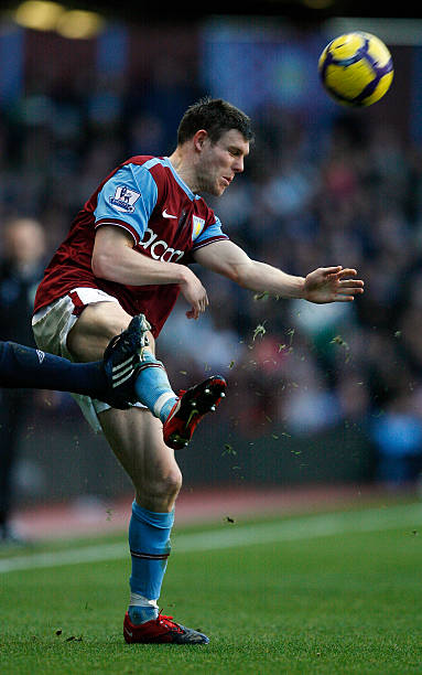 天津队第三局被逆转，全队在局间休息时群策群力….