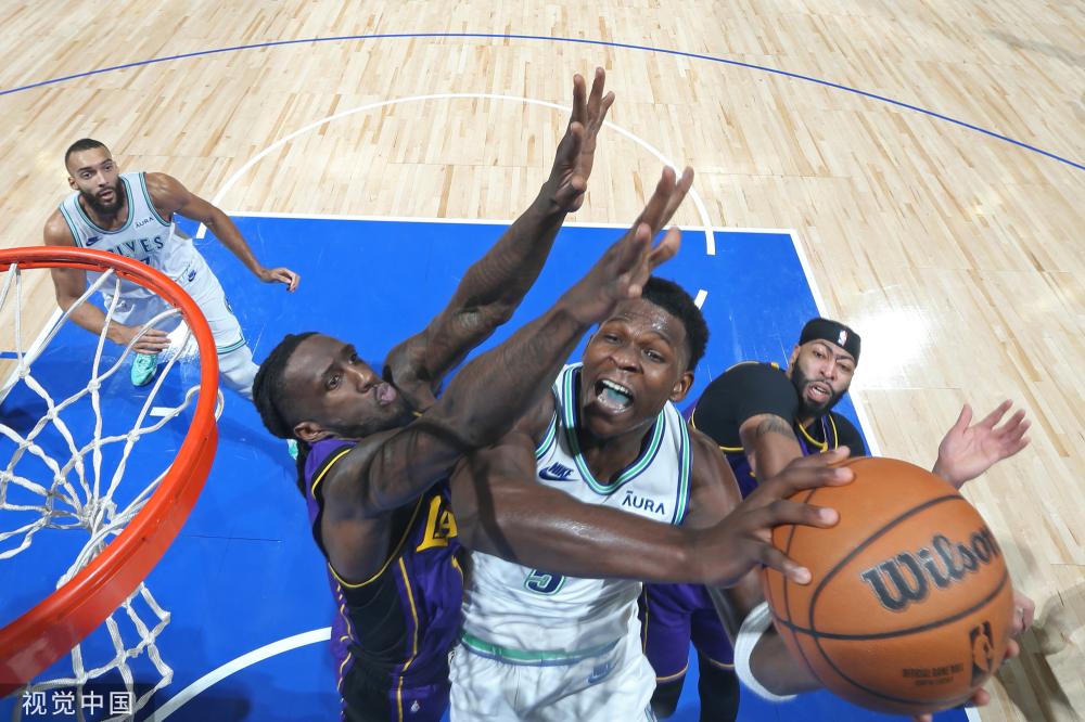 安東尼對曼聯名宿表達觀點的回應及其影響.