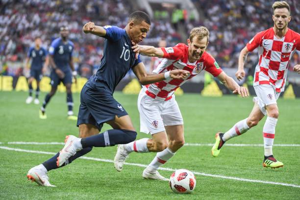 他表现得游 他表现得游